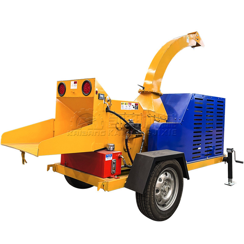 Mobile wood chipper machine