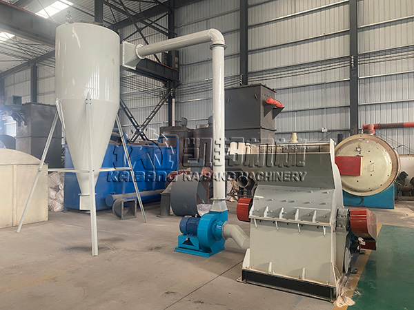 Hammer mill wood chip crusher